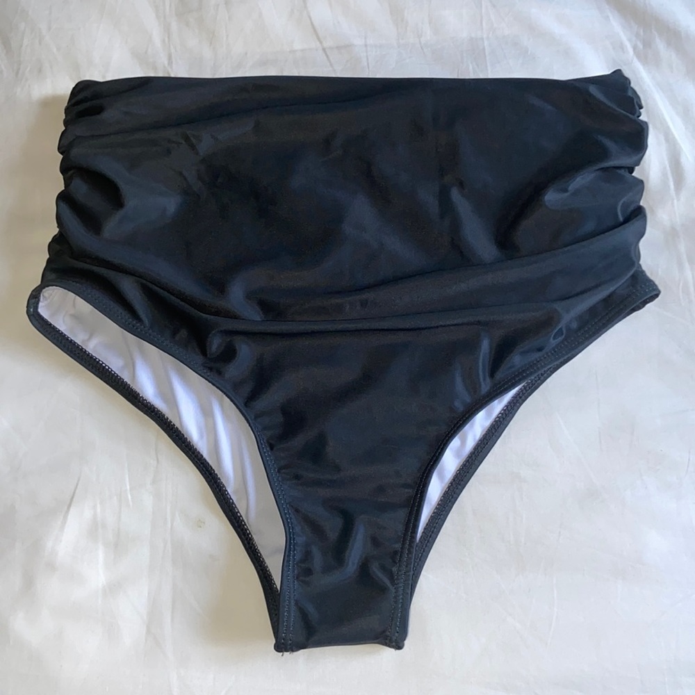 Bikini bottom size M